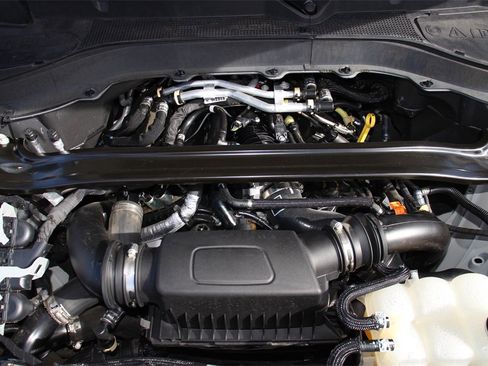 Certified 2022 Ford Explorer Platinum w/ Equipment Group 601A image 31