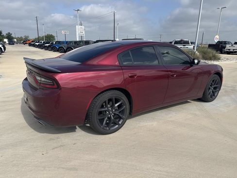 Used 2019 Dodge Charger SXT w/ Blacktop Package RWD image 3