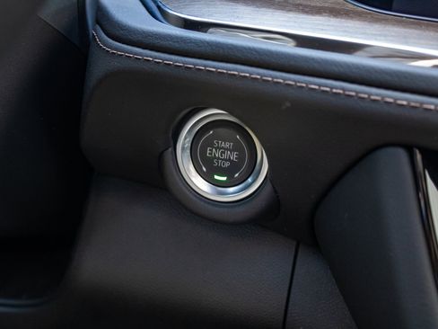 Used 2025 Chevrolet Suburban High Country image 38