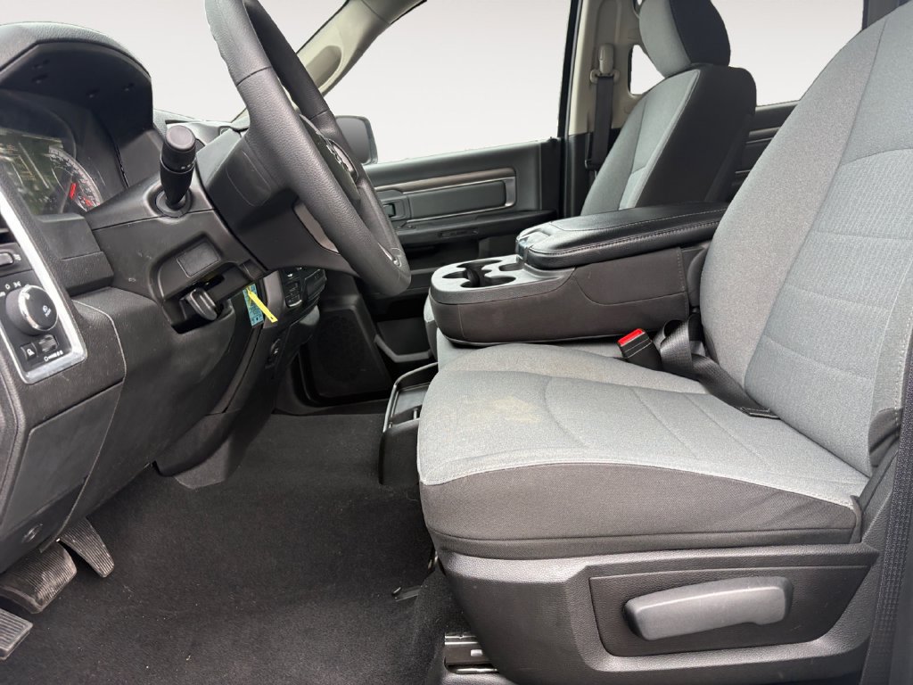 Used 2023 RAM 1500 Classic SLT AWD/4WD image 9