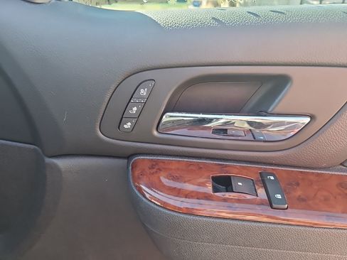 Used 2013 Chevrolet Avalanche LTZ image 36