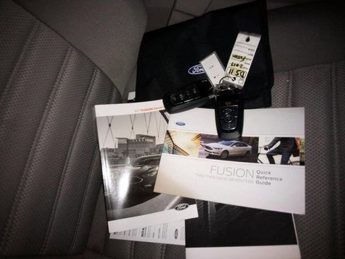 Used 2017 Ford Fusion SE image 42