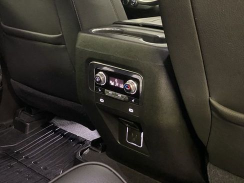 Used 2021 GMC Yukon Denali w/ Denali Premium Package image 28