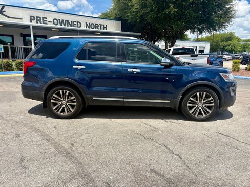 Used 2017 Ford Explorer Platinum AWD/4WD image 2
