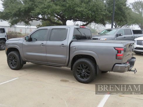 Used 2022 Nissan Frontier SV image 5