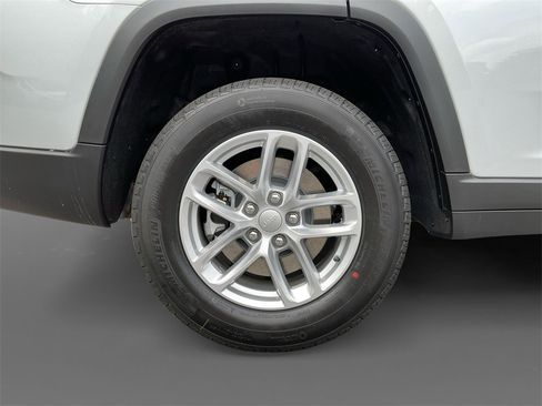 New 2025 Jeep Grand Cherokee L Laredo w/ Luxury Tech Group I image 15