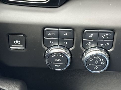 Certified 2024 GMC Sierra 3500 AT4 w/ AT4 Preferred Package AWD/4WD image 18
