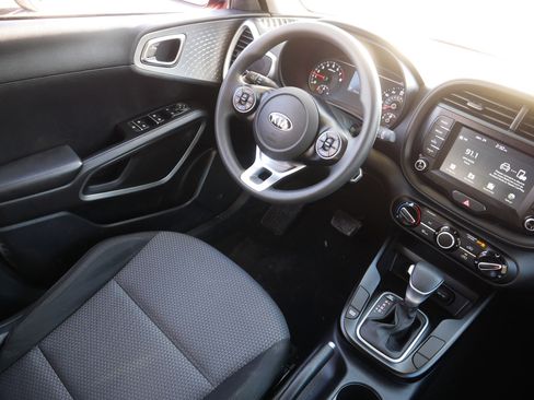 Used 2021 Kia Soul LX image 9