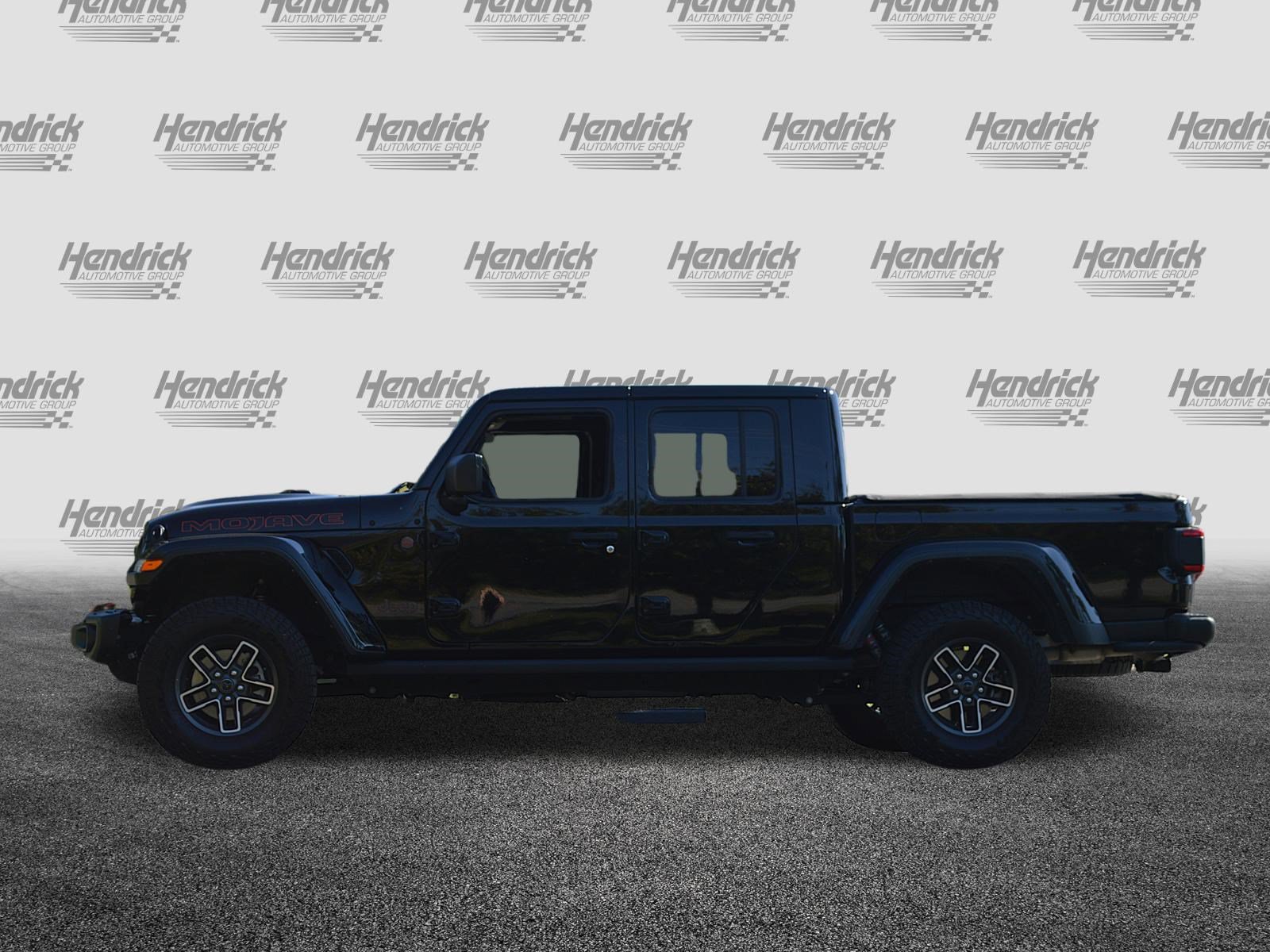 Used 2024 Jeep Gladiator Mojave AWD/4WD image 8