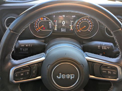 Used 2020 Jeep Wrangler Unlimited Sahara image 29