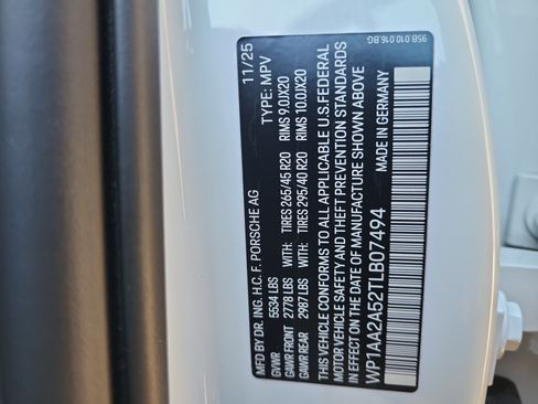 Certified 2026 Porsche Macan AWD/4WD image 40