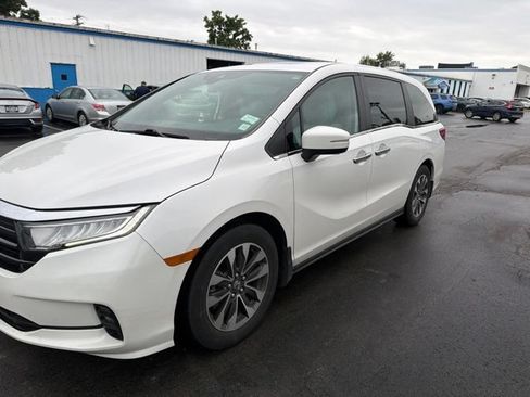Used 2024 Honda Odyssey EX-L image 3