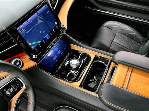 Used 2024 Jeep Grand Wagoneer Series III AWD/4WD image 17