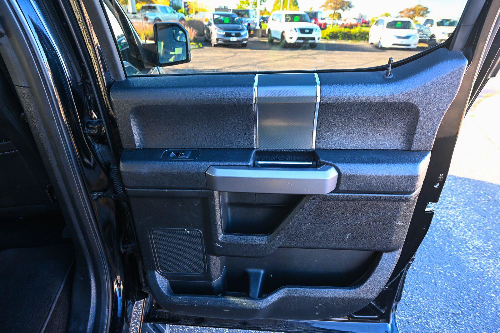 Used 2018 Ford F150 XLT w/ Equipment Group 302A Luxury AWD/4WD image 29