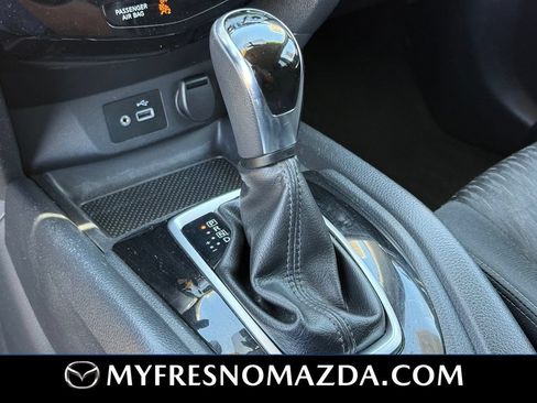 Used 2018 Nissan Rogue SV AWD/4WD image 27