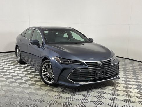 Used 2020 Toyota Avalon Limited w/ All Weather Liner Package FWD image 2