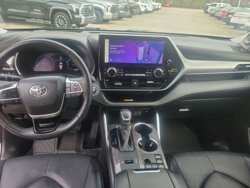Used 2023 Toyota Highlander Platinum image 20