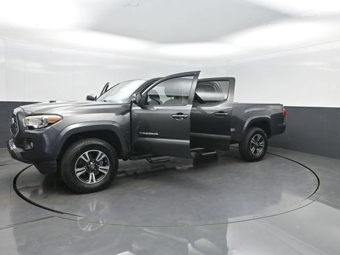 Used 2019 Toyota Tacoma TRD Sport AWD/4WD image 32