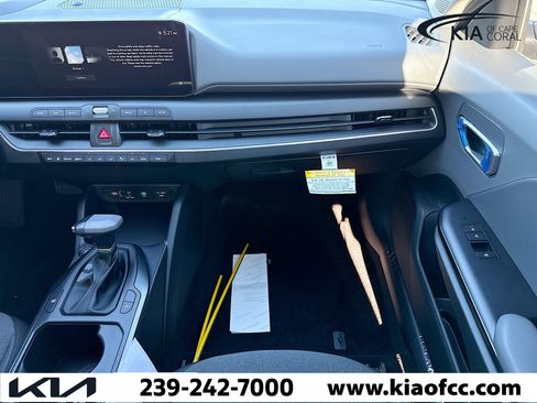 New 2025 Kia K4 LXS image 17