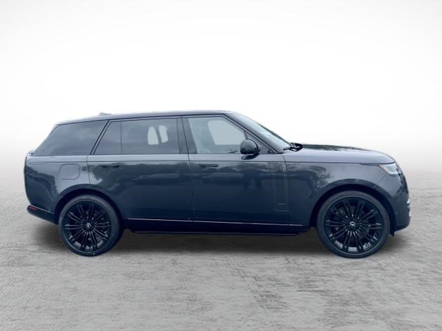 Used 2025 Land Rover Range Rover Long Wheelbase SE AWD/4WD image 4