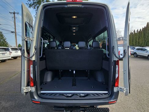 Used 2023 Mercedes-Benz Sprinter 2500 image 25