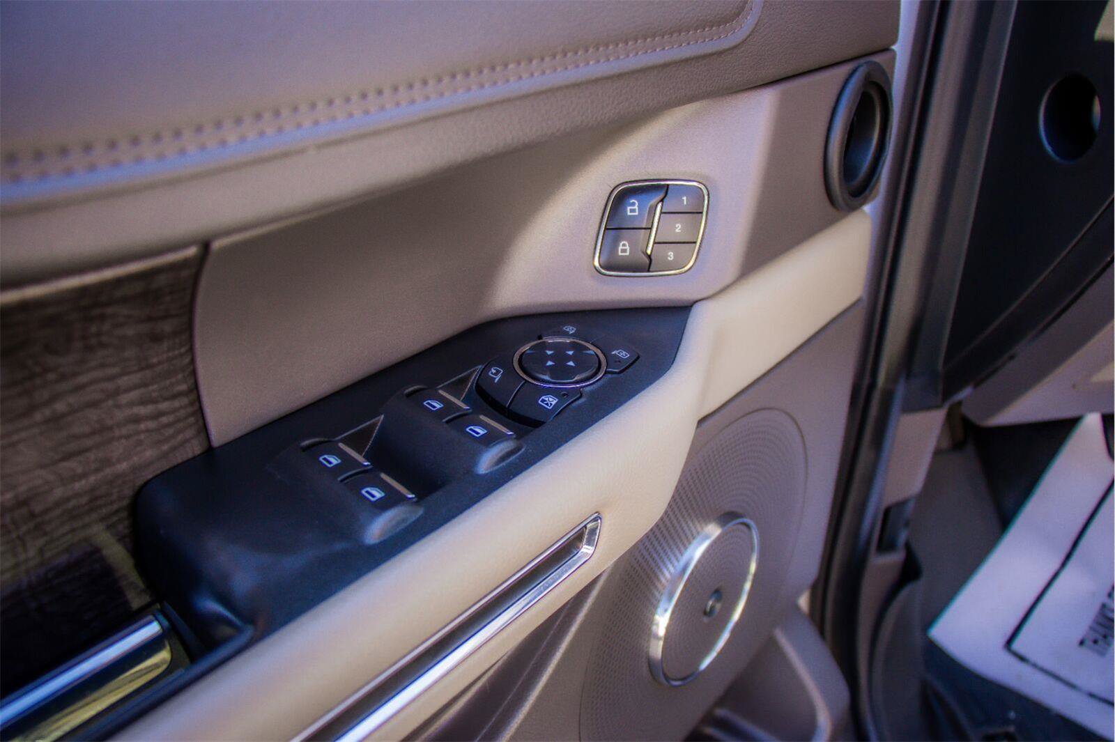 Used 2019 Ford Expedition Limited w/ Equipment Group 301A RWD image 12