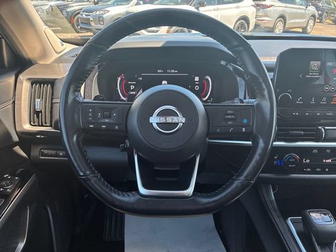 Used 2024 Nissan Pathfinder Platinum AWD/4WD image 25