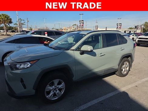 Used 2021 Toyota RAV4 XLE w/ Convenience Package image 7