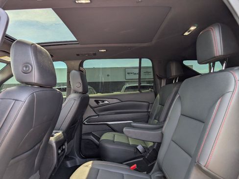 Used 2024 Chevrolet Traverse Z71 AWD/4WD image 9