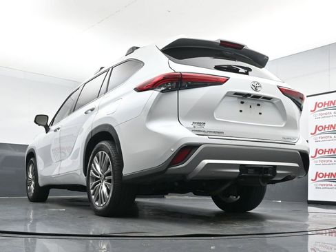 Used 2023 Toyota Highlander Platinum image 21