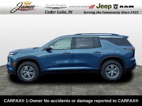 Used 2025 Chevrolet Traverse LT w/ Driver Confidence Package image 2