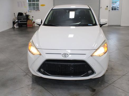 Used 2019 Toyota Yaris LE FWD image 3
