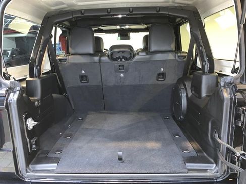 Used 2022 Jeep Wrangler Unlimited Sahara AWD/4WD image 9