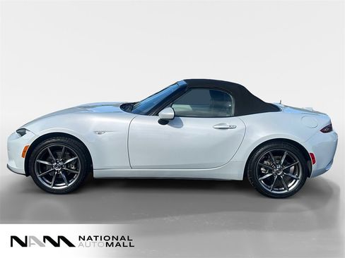 Used 2016 MAZDA MX-5 Miata Grand Touring image 2