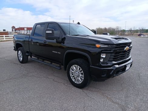 Used 2024 Chevrolet Silverado 2500 Custom w/ Custom Convenience Package image 8
