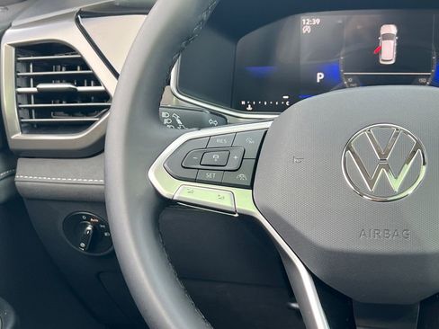 New 2026 Volkswagen Taos SE image 22