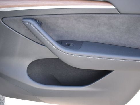 Used 2023 Tesla Model Y Long Range AWD/4WD image 23