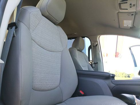 Used 2024 Toyota Sienna LE FWD image 32