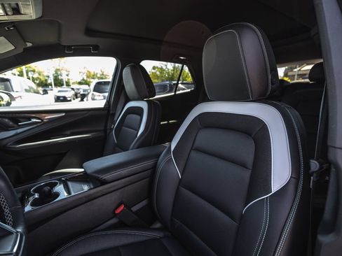 Used 2025 Chevrolet Blazer EV LT AWD/4WD image 19