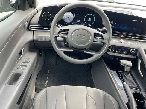 Used 2024 Hyundai Elantra SEL image 13