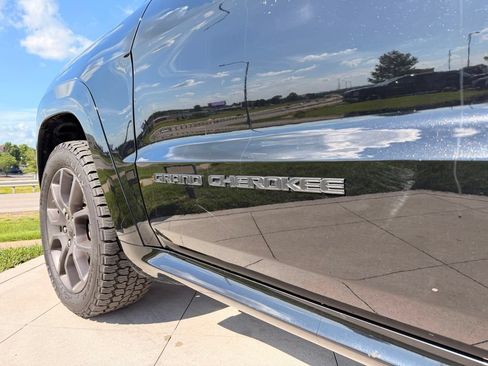 Used 2020 Jeep Grand Cherokee High Altitude AWD/4WD image 11