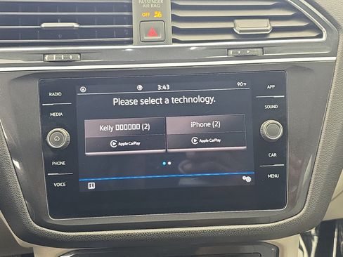 Used 2023 Volkswagen Tiguan SE w/ Panoramic Sunroof Package FWD image 21
