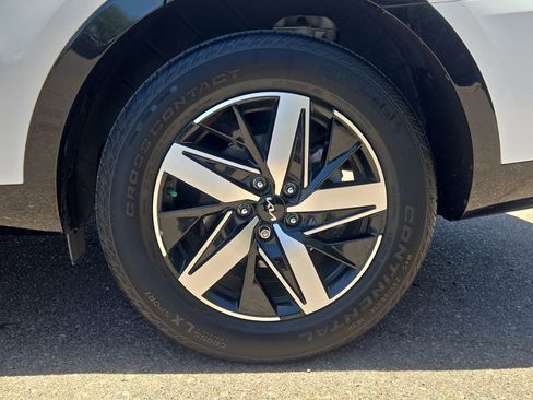 Used 2022 Kia Sorento S FWD image 19