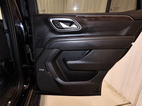Used 2023 Chevrolet Tahoe Z71 w/ Luxury Package AWD/4WD image 18