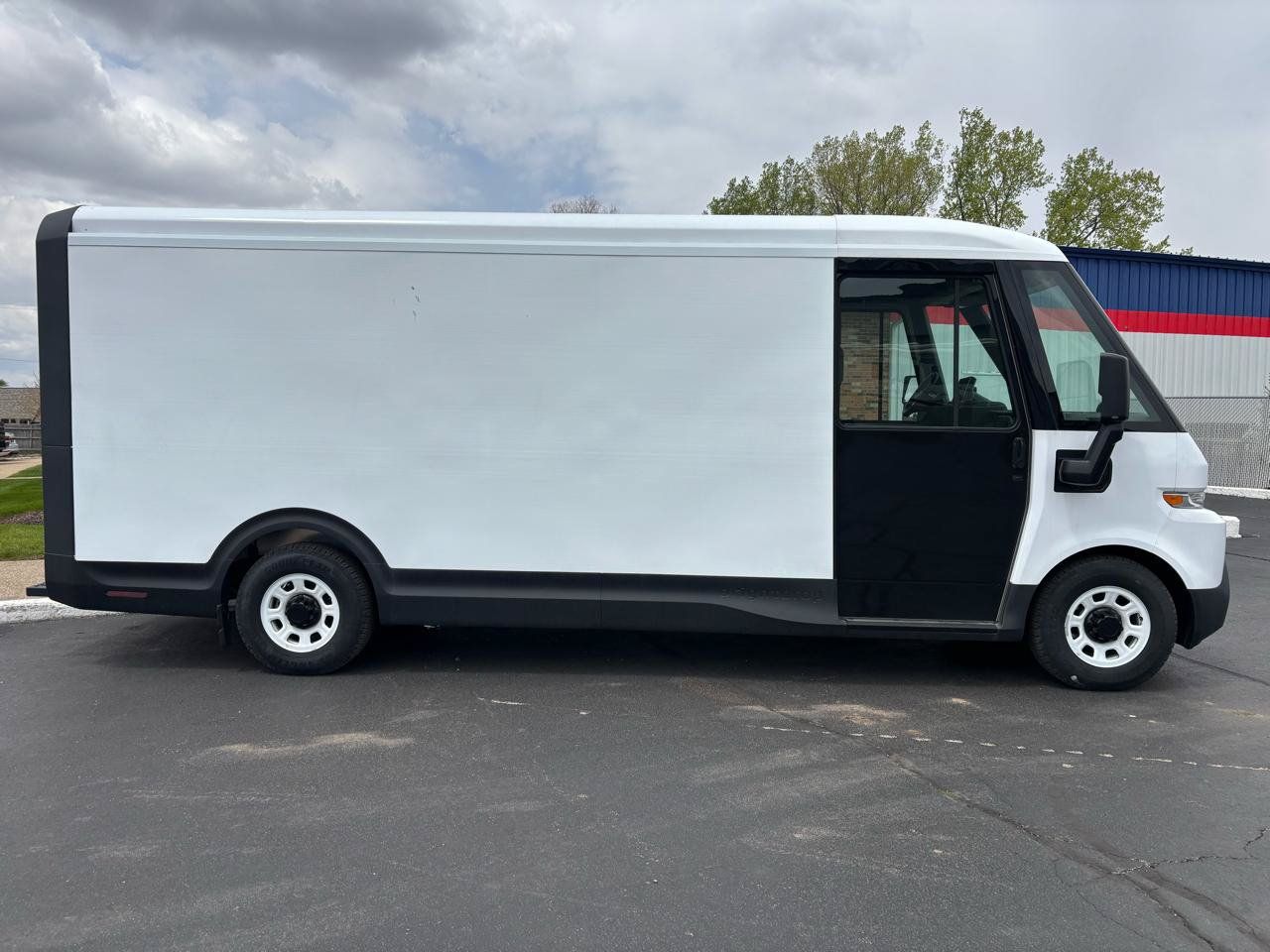 Used 2024 Chevrolet Brightdrop 600 w/ Commercial Equipment Package AWD/4WD image 2
