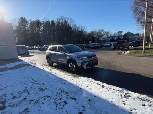 New 2026 Volkswagen Taos SE AWD/4WD image 2