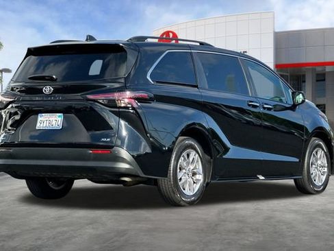Used 2026 Toyota Sienna XLE FWD image 4
