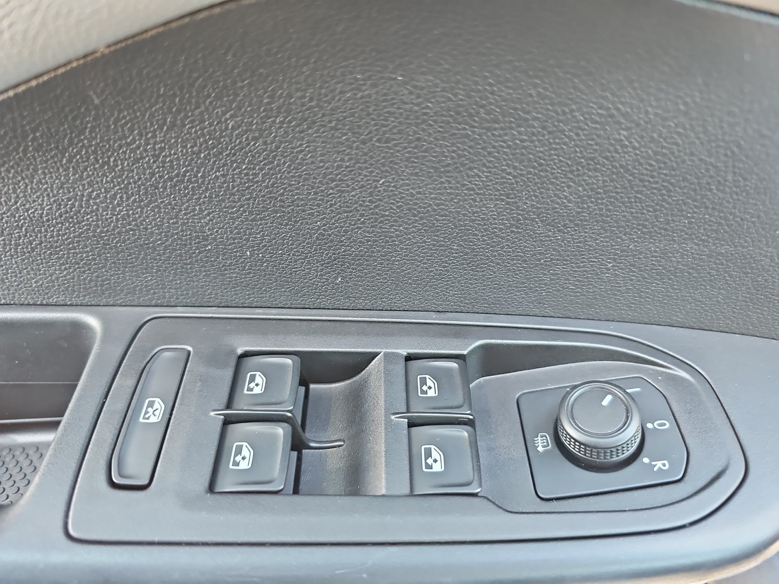 Used 2023 Volkswagen Taos SE FWD image 26