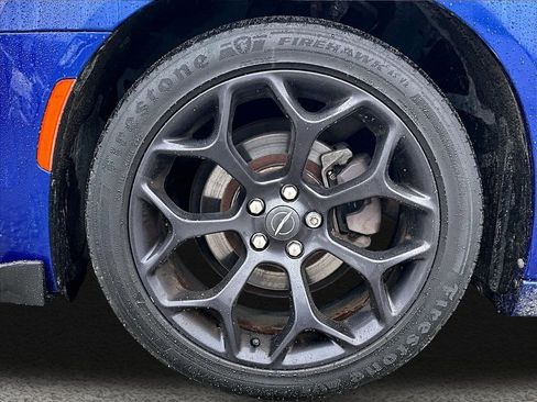 Used 2019 Chrysler 300 Touring w/ Sport Appearance Package image 8