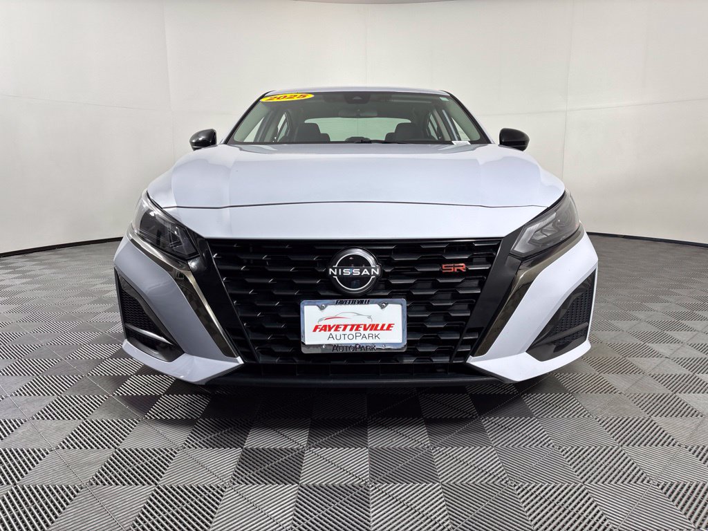 Used 2025 Nissan Altima 2.5 SR FWD image 12